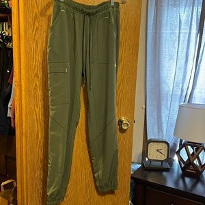 Scrub pants. Jogger style